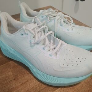 ASICS Novablast 4 Men's Size 12 Excellent Condition.